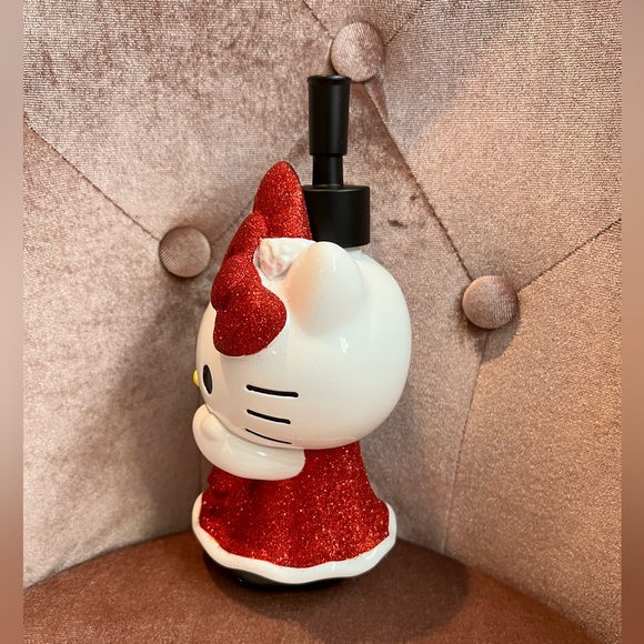 Hello Kitty Christmas Soap Dispenser - Picture 4 of 5